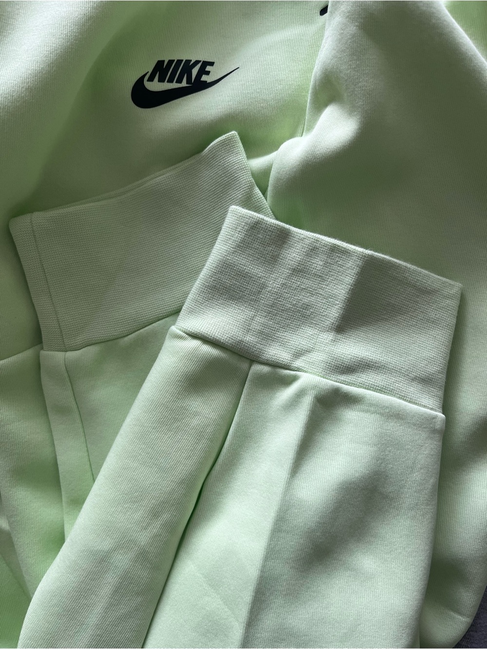 Nike Tech Fleece - Picture 6 of 6